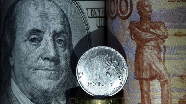 Курс евро и доллара продолжил снижение в среду - «Бизнес»