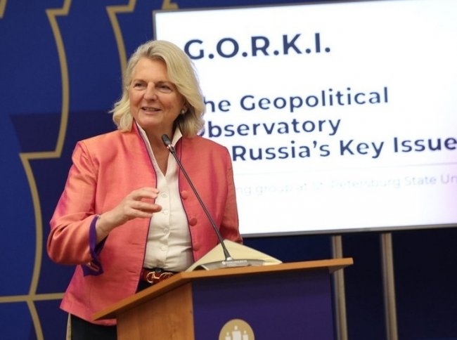 «Поклонница резиновых сапог»: Карин Кнайсль прокомментировала погоду в Петербурге