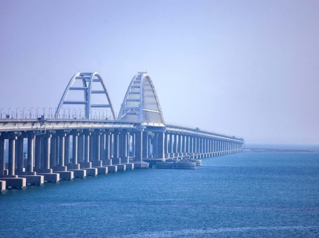 Ночью движение по Крымскому мосту перекрывали почти на 50 минут