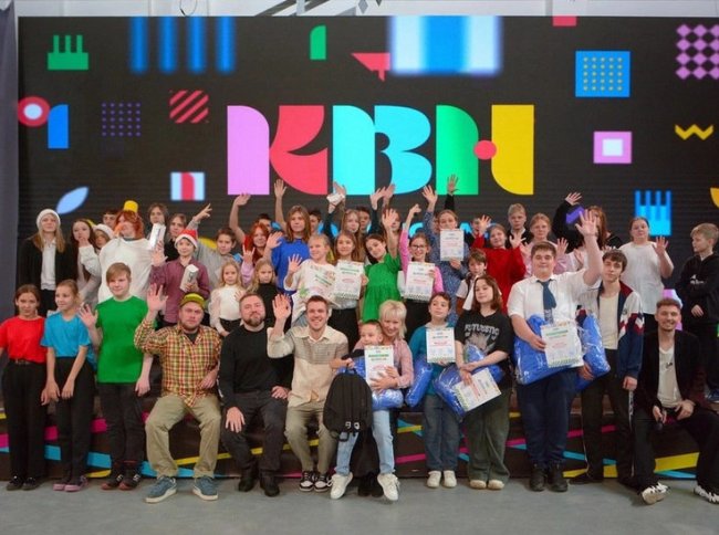 В Центре Тенишевых состоялся Новогодний «Квартирник юмора» от Смоленской Школьной Лиги КВН