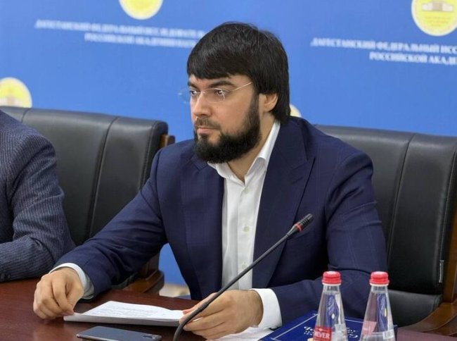 Депутат Хабиб Магомедов поддержал инициативу Меликова о запрете вейпов в Дагестане