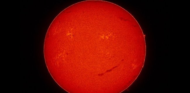 На Солнце появился гигантский смайлик - Наука.