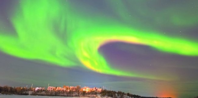 На Землю «‎накатили» магнитные бури. Итог — ярчайшие северные сияния - Наука.