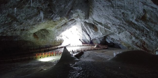 Современные антибиотики не справились с 5000-летними бактериями из пещерного льда - Наука.