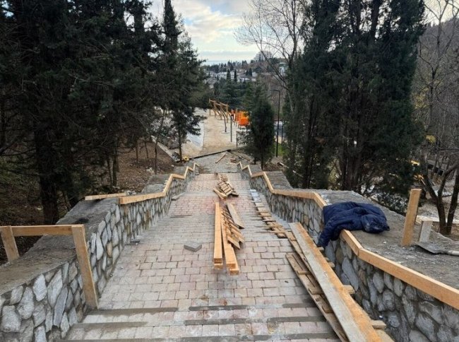 В Гурзуфе выявили ряд замечаний при благоустройстве парка