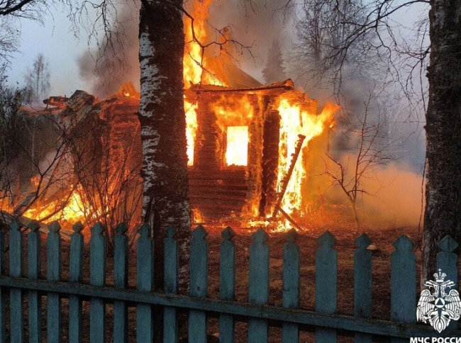 Дом, гараж и баня сгорели в Грязовецком округе