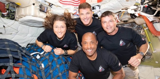 Экипаж «Ориона» запустил двигатели и уже готовится ко входу в атмосферу Земли - Наука.