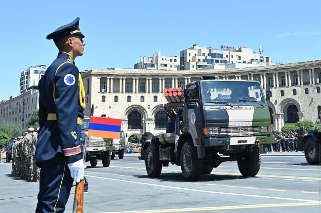 Первый после войны за Карабах: какую технику показали на параде в Армении - Интернет технологии.