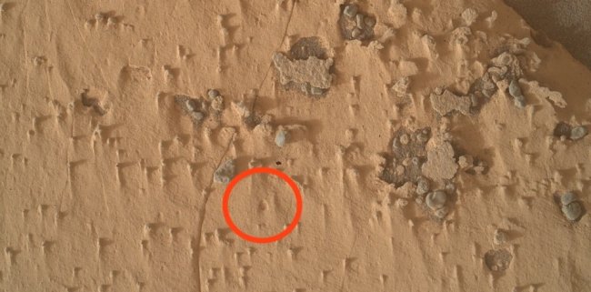 NASA нашла странные отверстия на Марсе - Наука.